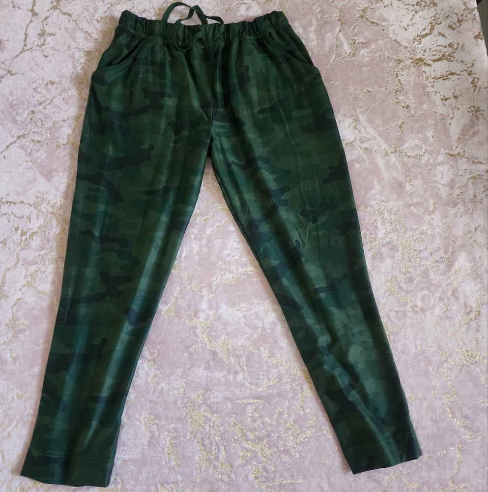 SCORPIO SOL | Camo Print Joggers - Picture 5 of 16